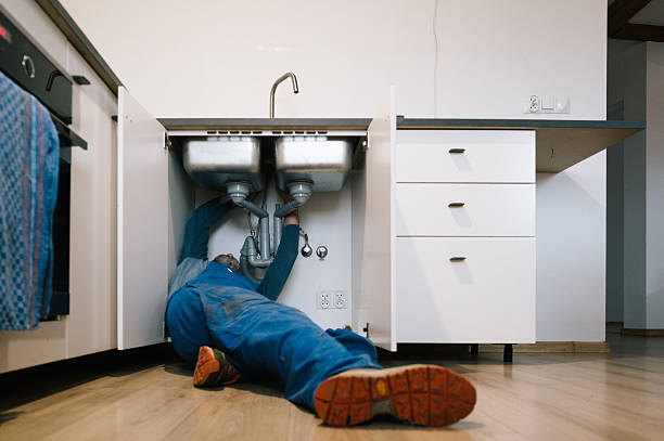 Professional Leak Detection technician working in Nashville, IL